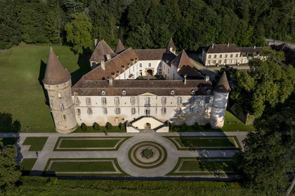 France, Nièvre (58), Parc naturel régional du Morvan, Bazoches, le chateau de Bazoches qui fut propriété du maréchal Sébastien le Prestre de Vauban (vue aérienne)