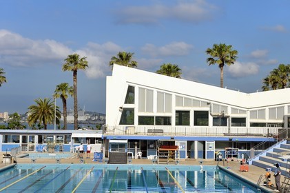 France, Var (83), Toulon, la piscine du Port Marchand (1970-1972) de l'architecte Alfred Ludovic Henry