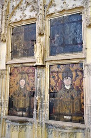 France, Allier (03), ancienne province du Bourbonnais, Souvigny, l'église prieurale clunisienne Saint-Pierre-et-Saint-Paul, nécropole ducale des Ducs de Bourbon, l'armoire aux reliques (XVe siècle) consacrée à Saint Mayeul et à Saint Odilon qui furent tous deux abbés de Cluny