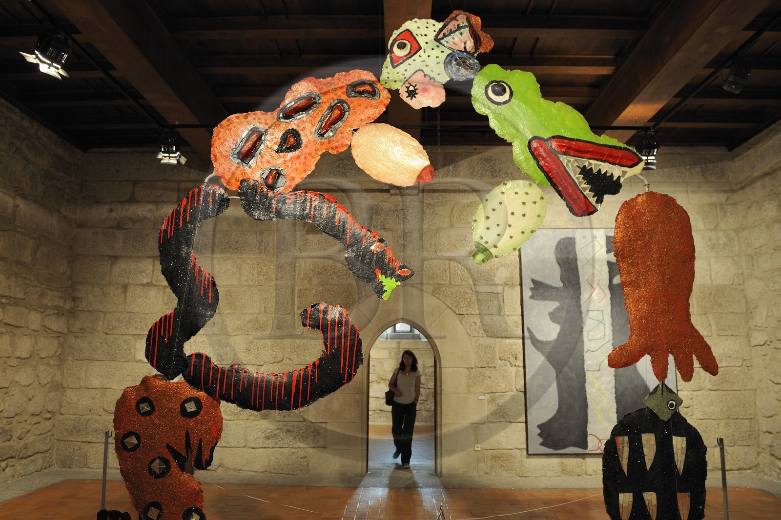 Portugal, région du Minho, Guimaraes, ville classée Patrimoine Mondial de l' UNESCO, Paço dos Duces de Bragança (Palais des Ducs de Bragance), oeuvre de l'artiste contemporain José de Guimaraes