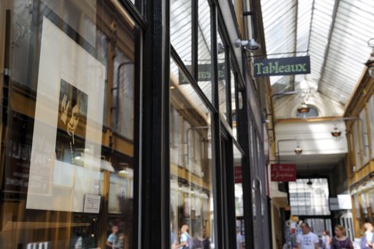 France, Paris (75), Passage Jouffroy, vitrine de Antiquité Photo Verdeau