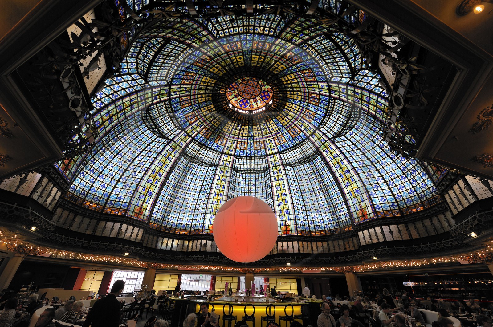 France, Paris (75), Verrière de la coupole et le restaurant du magasin Printemps boulevard Haussmann