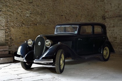 France, Bas Rhin, Nordheim, bed and breakfast Unter der Linde, Hotchkiss car