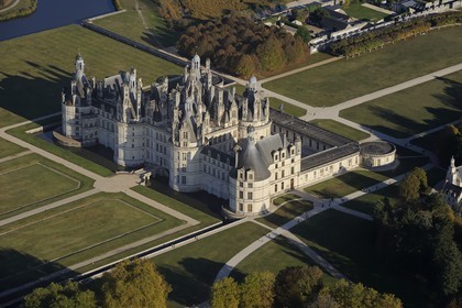 France, Loir et Cher (41), Vallée de la Loire classée Patrimoine Mondial de l' UNESCO, château de Chambord (vue aérienne)