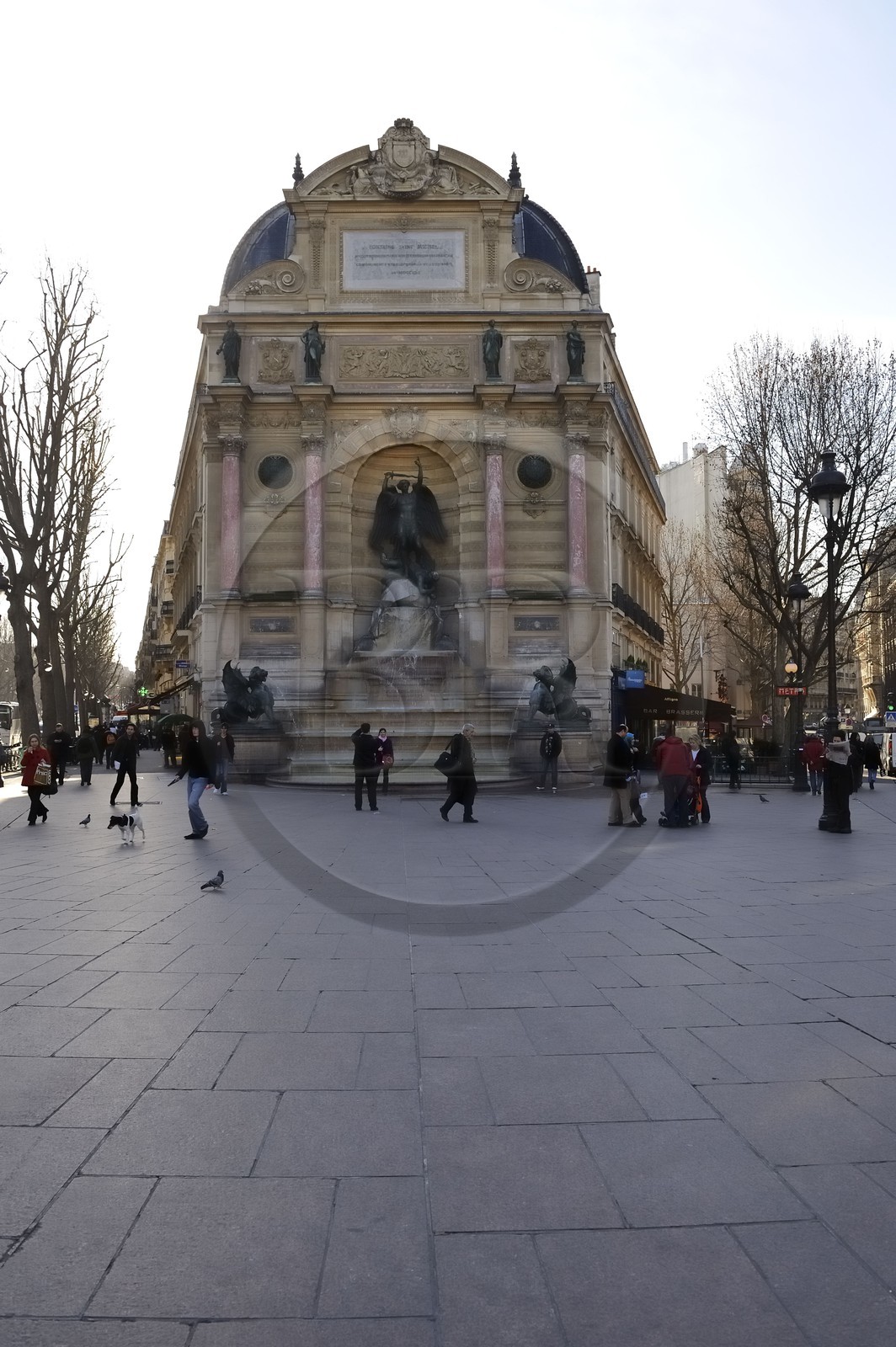 France, Paris (75), place Saint-Michel, fontaine Saint-Michel (1860) de l'architecte Gabriel Davioud