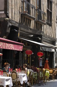 France, Indre et Loire (37), Tours, la rue du Commerce qui mene à la place Plumereau -  - France, Indre et Loire, Tours, rue du ommerce that leads to the place Plumereau