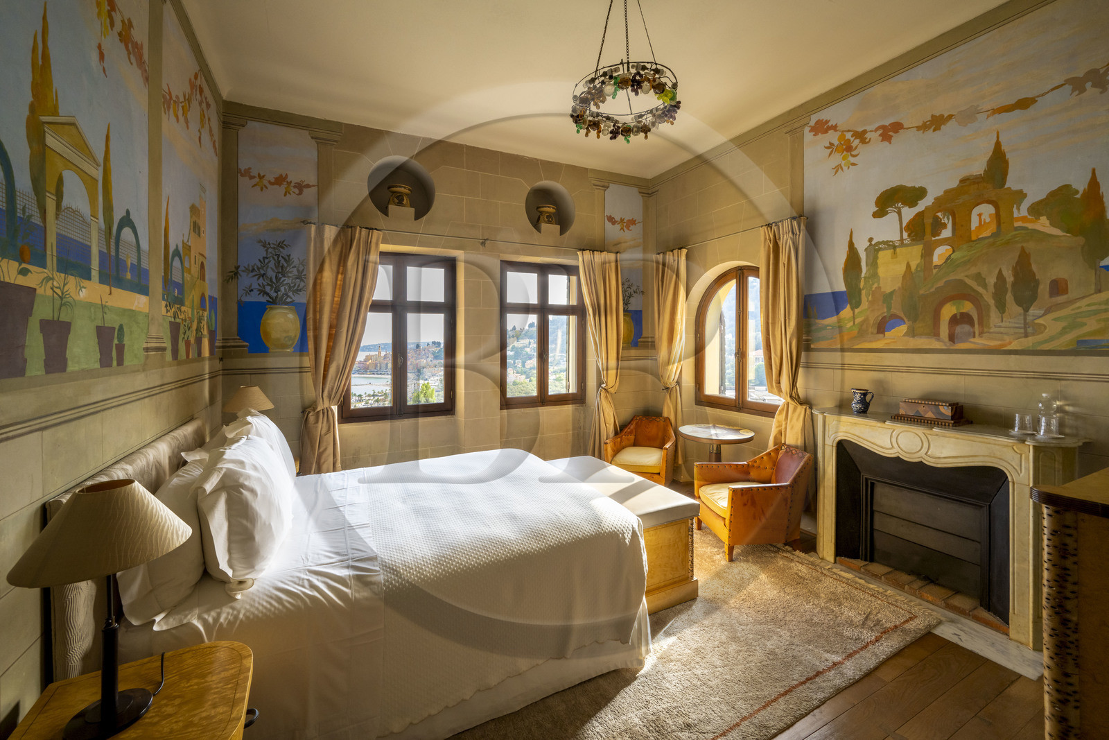 France, Alpes-Maritimes (06), Menton, Domaine des Colombieres, la villa des Colombières est entièrement conçue comme une œuvre d'art par Ferdinand Bac, une des chambre à l'étage