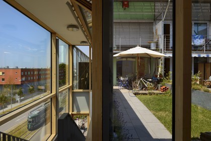 Allemagne, Bade-Wurtemberg, Fribourg en Brisgau, quartier Vauban, immeuble appelé Bateau solaire (Sonnenschiff) de la Cité Solaire au pied du Schlierberg, architecte Rolf Disch