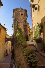 France, Alpes-Maritimes (06), Menton, le haut de la rue du Vieux-Chateau dans la vieille ville