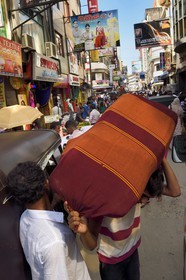 Sri Lanka, Western Province, Colombo District, Colombo, the lively Pettah Bazaar in 2nd Cross Street