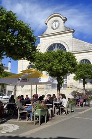 France, Charente-Maritime, Saintonge, Saint Savinien, labeled stones and water villages, café terrace in front of the halls