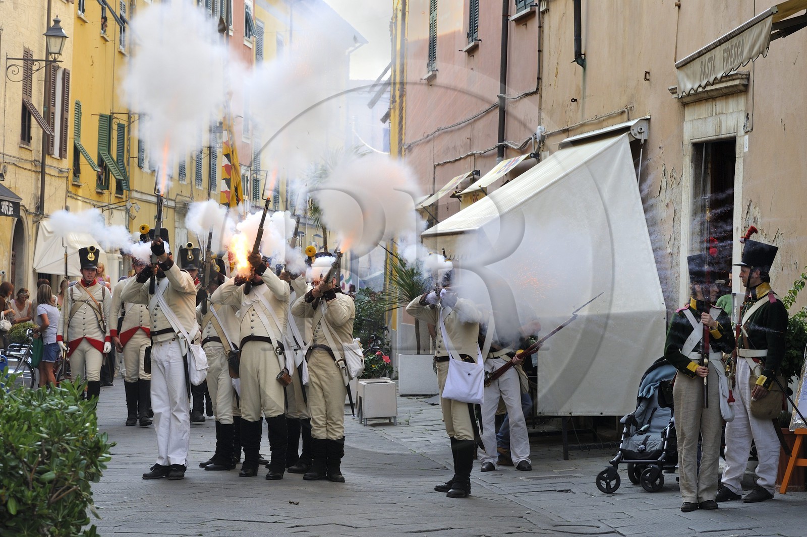 Italy, Liguria, Sarzana, Piazza Matteotti, Napoleon Festival, austrian soldiers firing at the french enemy in the main street Via Mazzini in the old town