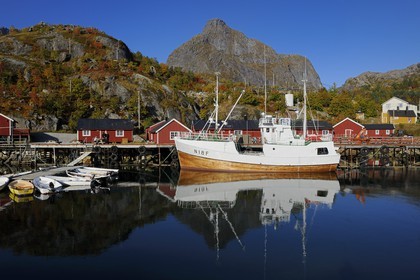 Norvège, Nordland, Iles Lofoten, Ile de Flakstadoy, le port du village restauré de Nussfjord