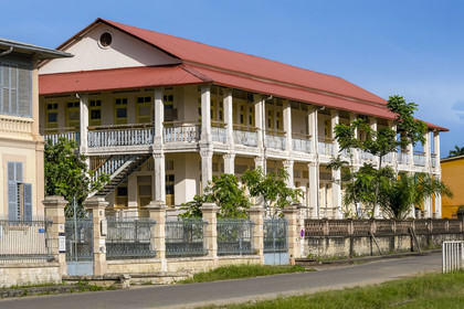 France, Guyane, Saint-Laurent-du-Maroni, immeuble administratif de style colonial avenue du Lieutenant-Colonel Chandon