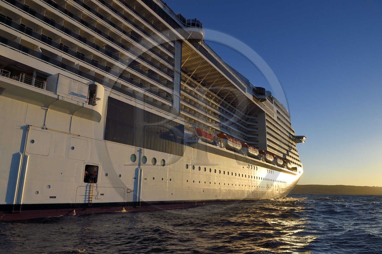 France, Bouches-du-Rhône (13), Marseille, bateau de croisière dans la Rade de Marseille