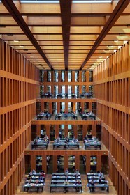Allemagne, Berlin, Jacob und Wilhelm Grimm Zentrum, bibliothèque de l'Université Humboldt conçu par l'architecte suisse Max Dudler et achevée en 2009