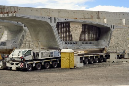France, Ile de la Reunion, La Possession, chantier de la Nouvelle Route du Littoral (NRL), viaduc maritime long de 5,4 km entre la capitale Saint-Denis et le principal port de commerce à l’Ouest