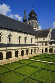 France, Maine et Loire (49), Vallée de la Loire classée Patrimoine Mondial de l' UNESCO, Fontevraud-l'Abbaye, abbaye de Fontevraud, cloître Sainte-Marie