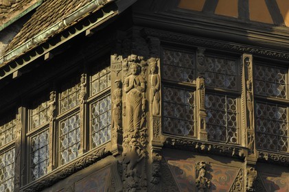France, Bas Rhin (67), Strasbourg, la maison Kammerzel (restaurant), détail de la façade du 16ème siècle