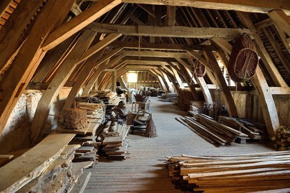 France, Allier (03), ancienne province du Bourbonnais, Chapeau, chateau de la Cour (XVe siècle à fin du XVIe siècle), charpente de l'ancien grenier à grain