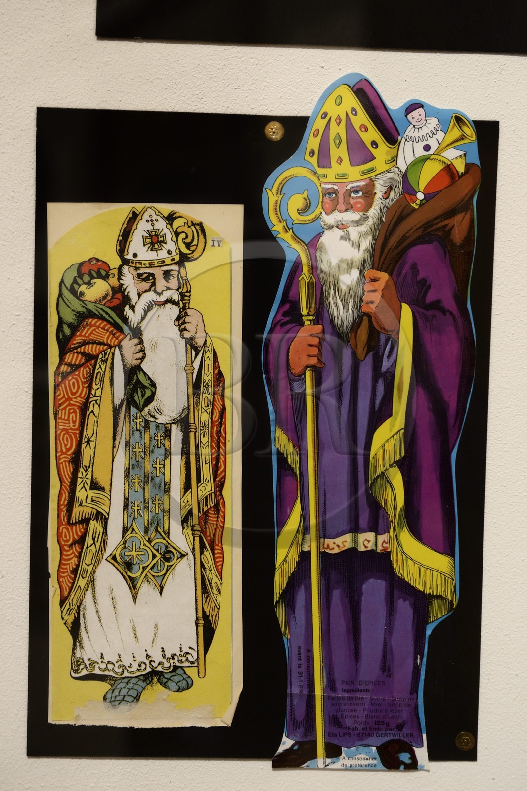 France, Bas-Rhin (67), Gertwiller, musée et fabrique de Pains d'épices Lips, le Saint Nicolas qui est traditionnellement placé sur les pains d'épices, chromos