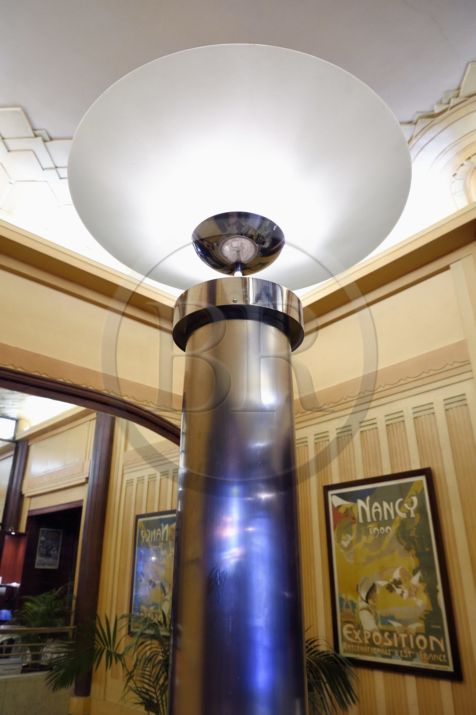 France, Meurthe-et-Moselle (54), Nancy, brasserie Excelsior (Brasserie Flo) de 1910, la descente d'escalier réalisée par Jean Prouvé en style Art Déco (1929)