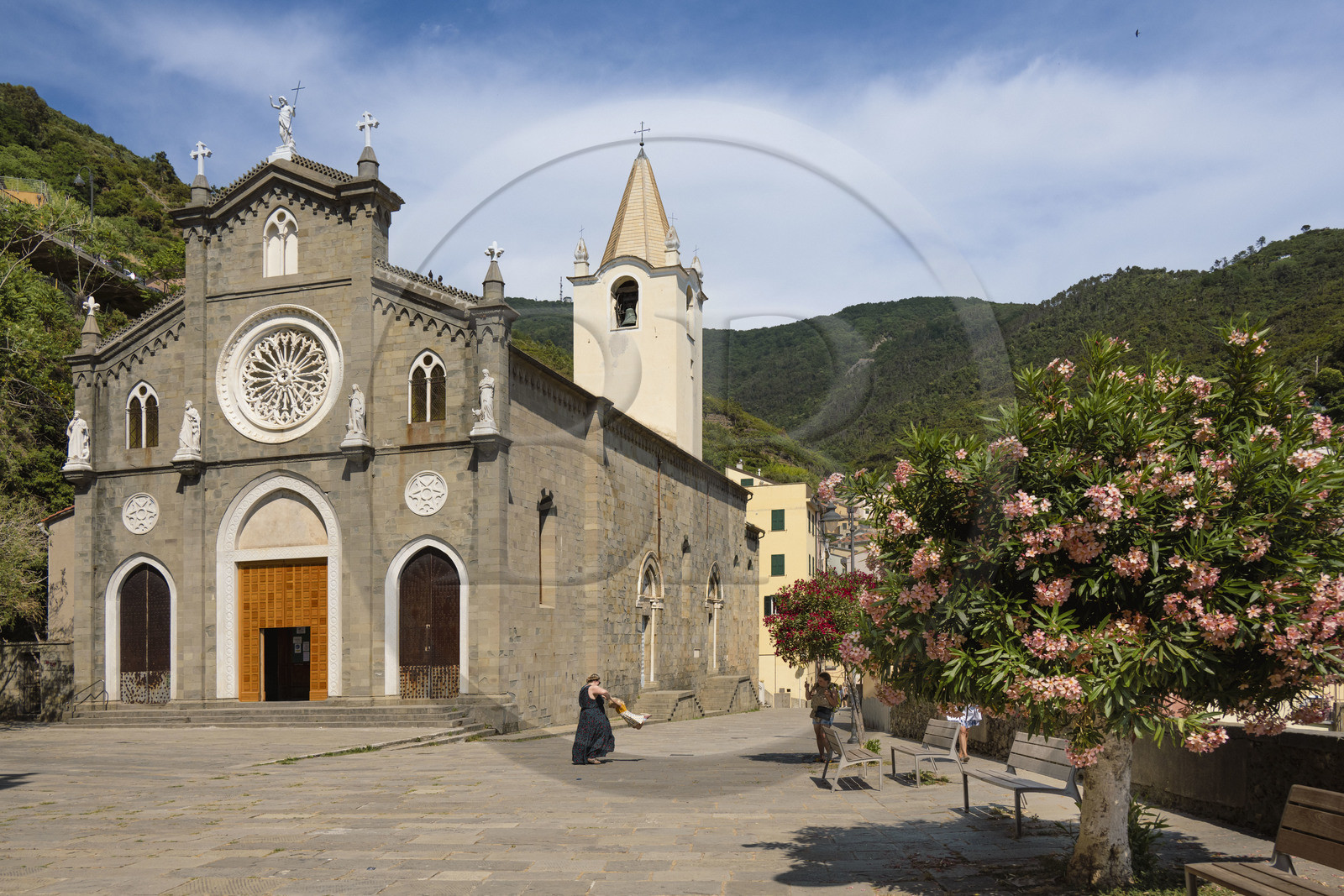 Italie, Ligurie, Cinque Terre, parc national des Cinque Terre classé Patrimoine Mondial de l'UNESCO, village de Riomaggiore, l'église paroissiale San Giovanni Battista (Saint Jean Baptiste)
