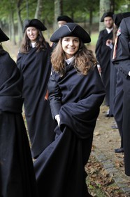 Portugal, région du Minho, Guimaraes, la praxe de caloiros (aussi nom du costume) lors des cérémonies de la rentrée universitaire