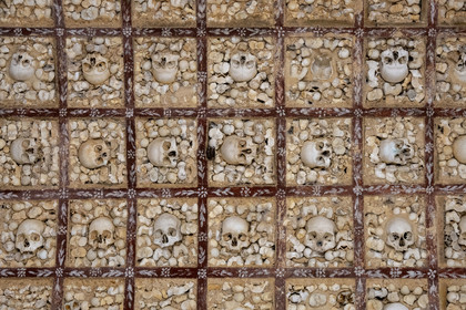 Portugal, Algarve, Faro, the old town, church of Carmo, the chapel of bones (La Capela dos Ossos)