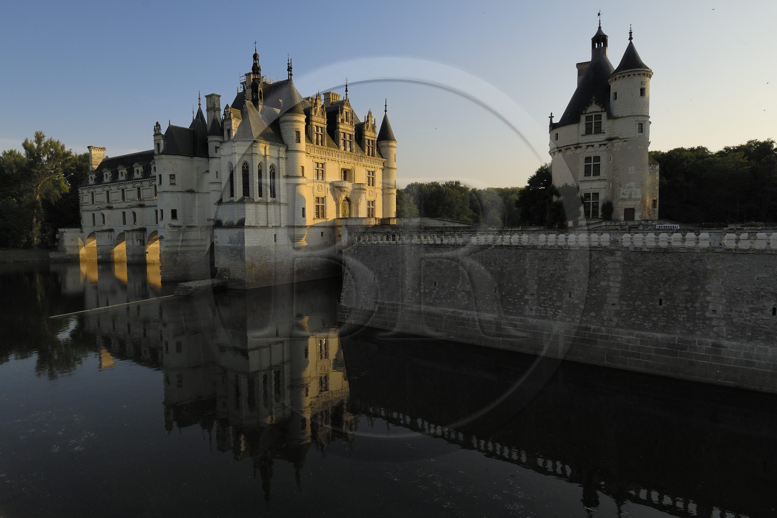 France, Indre-et-Loire (37), château de Chenonceau édifié de 1513 à 1521 de style Renaissance et la tour des Marques