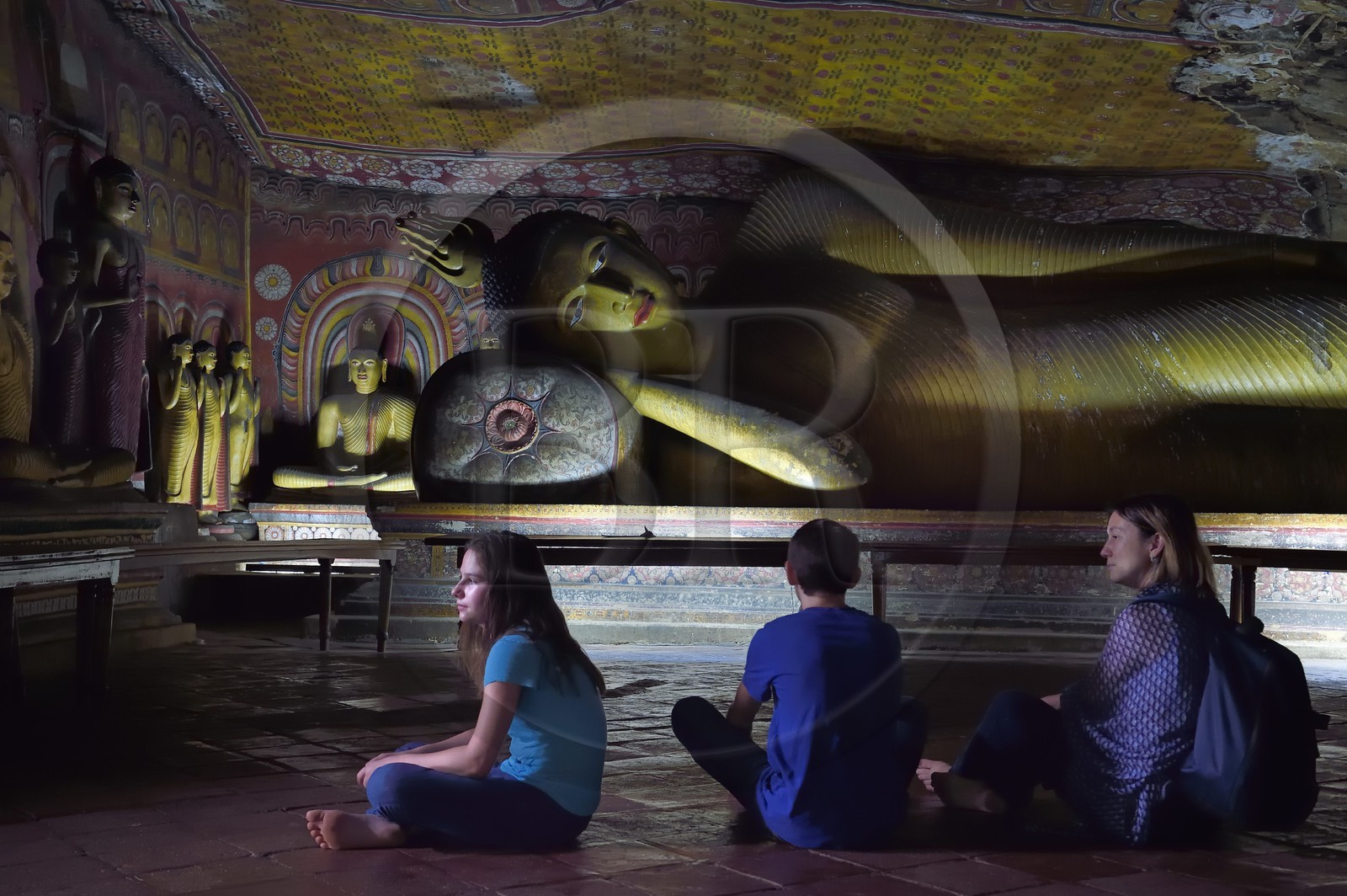 Sri Lanka, province du centre, district de Matale, Dambulla, Temple d'Or, Temple du Rocher Royal aussi appelé Ran Giri (Rocher doré) classé patrimoine mondial de l'UNESCO, la grotte n°3 Maha Alut Vihara (le Grand Nouveau Monastère), Bouddha couché