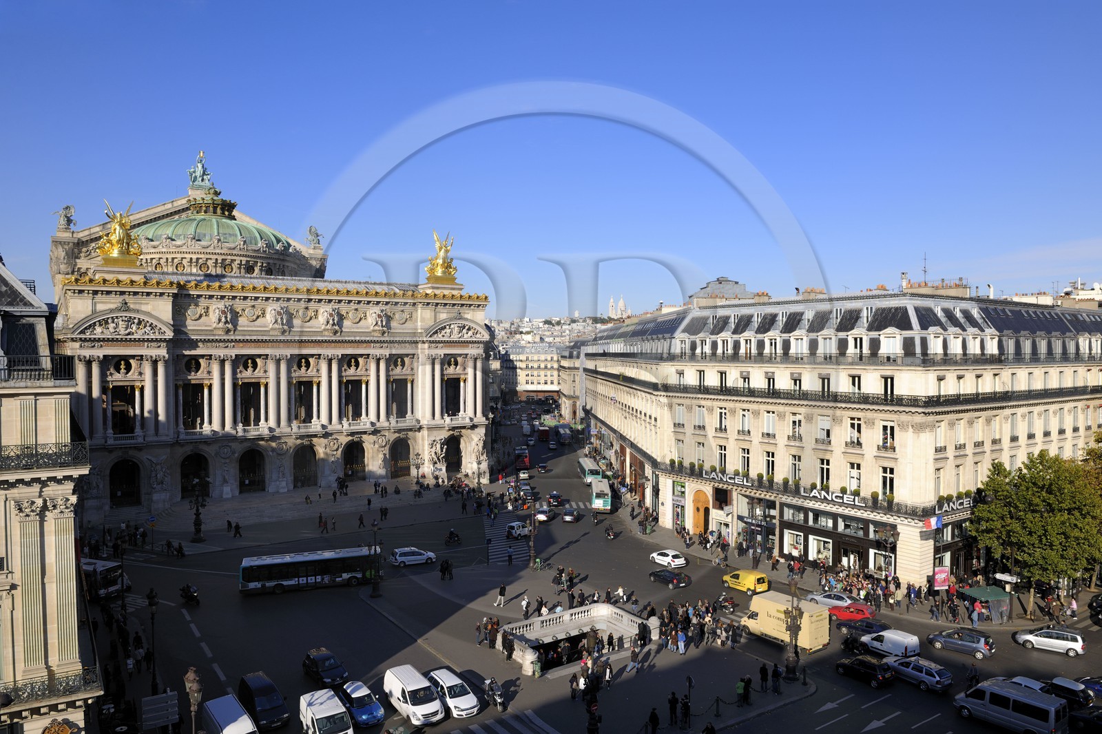 France, Paris (75), place de l'Opéra et façades haussmanniennes