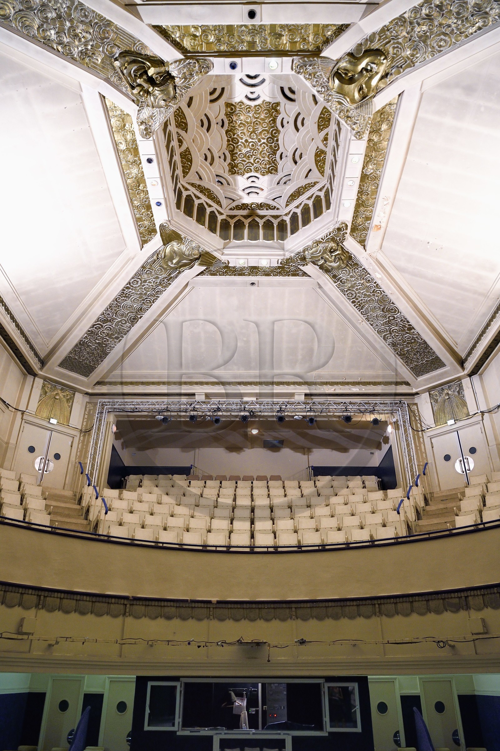 France, Allier (03), Vichy, l'ancien Petit Casino et actuel Centre culturel Valery-Larbaud, il abritat aussi le siège de la milice de Vichy entre 1940 et 1944, la salle de spectacle au plafond art Déco