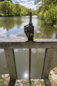 France, Vendee, Saint-Malô-du-Bois, Poupet valley, lock of the Auberge du Poupet mill on the banks of the Sèvre Nantaise