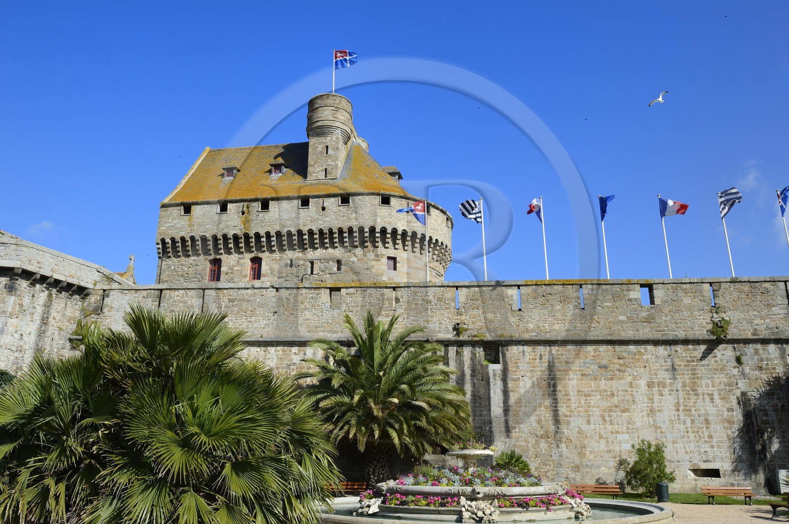 France, Ille-et-Vilaine (35), côte d'émeraude, Saint-Malo, les remparts de la ville et le chateau