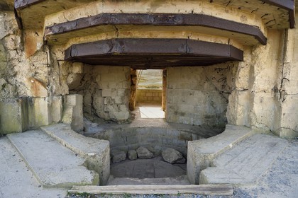 France, Calvados, Cricqueville en Bessin, Pointe du Hoc blockhouse ruins