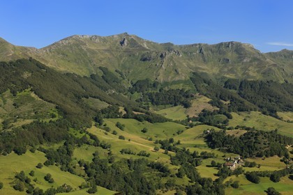 France, Cantal, Monts du Cantal, Parc Naturel Regional des Volcans d' Auvergne (Regional Nature Park of the Volcanoes of Auvergne), the Vallee de la Jordanne (Jordanne Valley) towards Mandaille-Saint-Julien