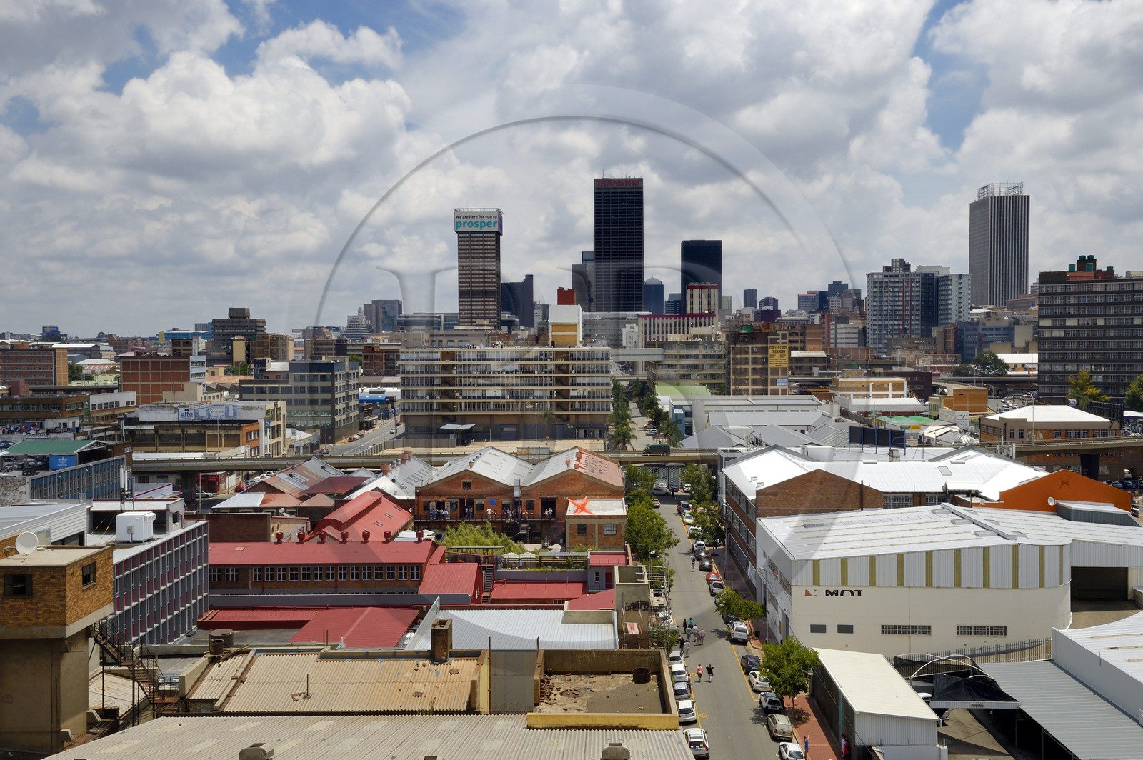 Afrique du Sud, province de Gauteng, Johannesburg, CBD (Central Business District), quartier de Maboneng, au centre Arts on Main, lieu culturel dans un ancien entrepôt rénové qui a été construit à l'origine en 1911, mélangeant galeries d'art, librairies, restaurants et boutiques à la mode