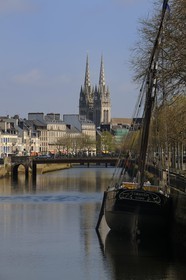France, Finistère (29), Quimper, les rives de l'Odet et la cathédrale Saint-Corentin