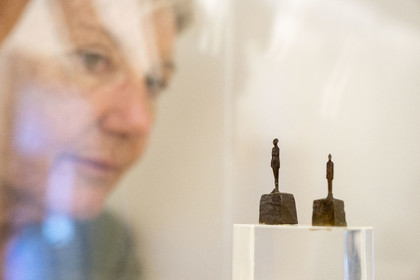 France, Yonne (89), parc naturel régional du Morvan, Vézelay, classé au Patrimoine Mondial de l'UNESCO, labellisé Les Plus Beaux Villages de France, Le musée Zervos - Maison Romain-Rolland, Deux figurines (1941-45?) de Alberto Giacometti