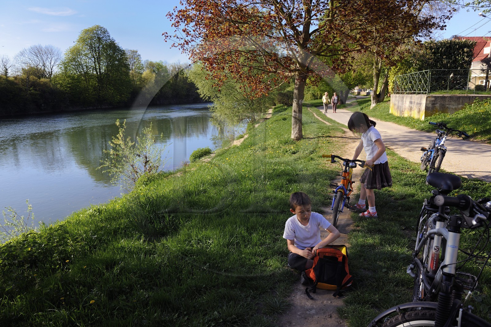 France, Val-de-Marne (94), les bords de Marne, enfants