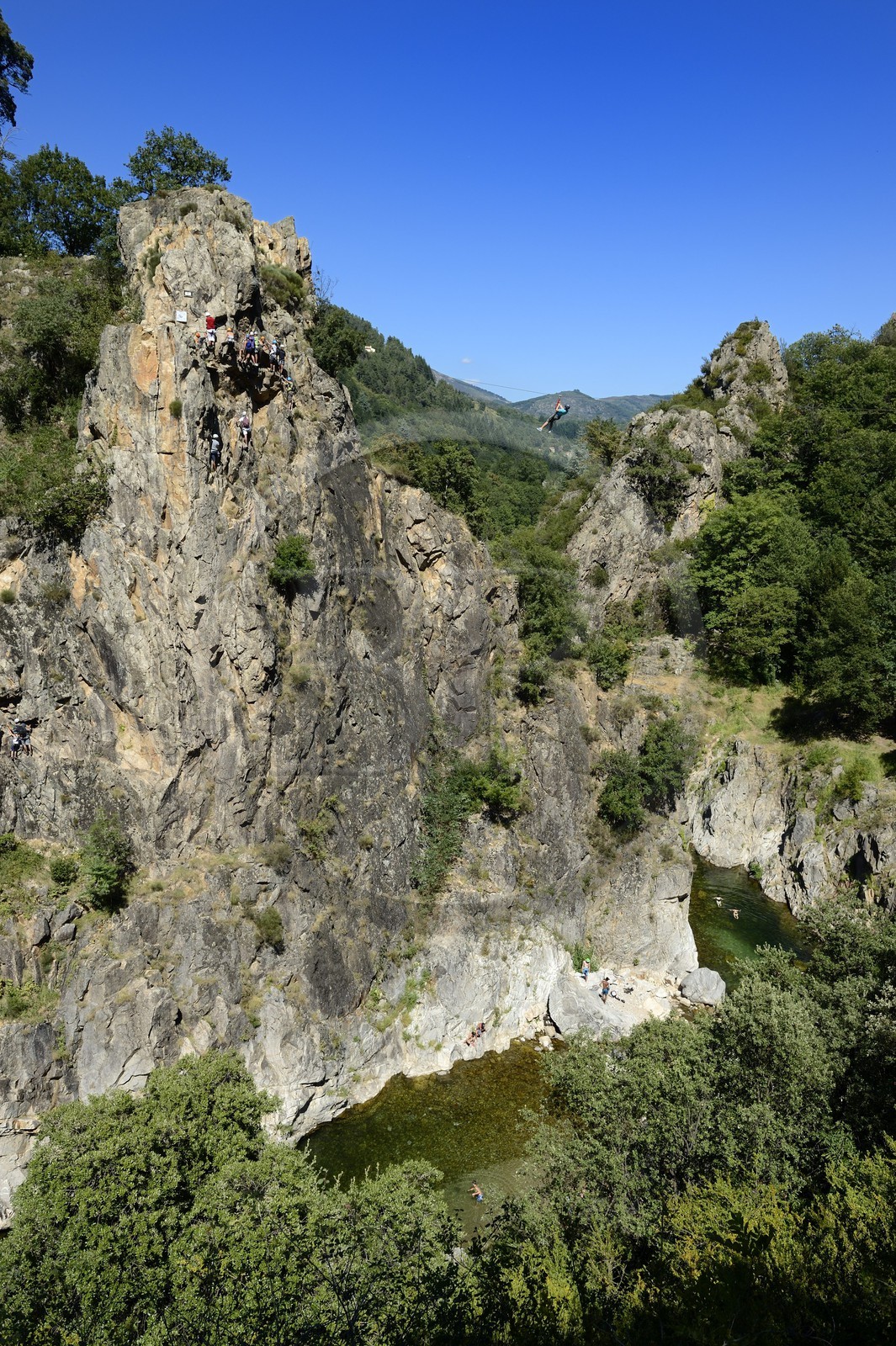 France, Ardèche (07), Parc Naturel Régional des Monts d'Ardèche, Thueyts, la haute-vallée de la rivière Ardèche, La via ferrata du Pont du diable