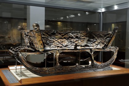 Norvège, Oslo, presqu'île de Bygdoy, musée des Bateaux vikings, objets trouvés dans la tombe d'Oseberg (9ème siècle), traineau