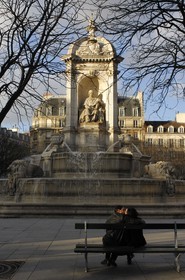 France, Paris, place Saint-Sulpice, lovers kissing in front of the fountain