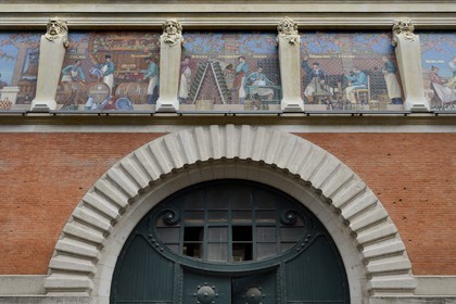 France, Marne (51), Reims, les anciens celliers Mumm (désormais maison Jacquart), les scènes en mosaïque illustrent les différentes étapes de l’élaboration du champagne