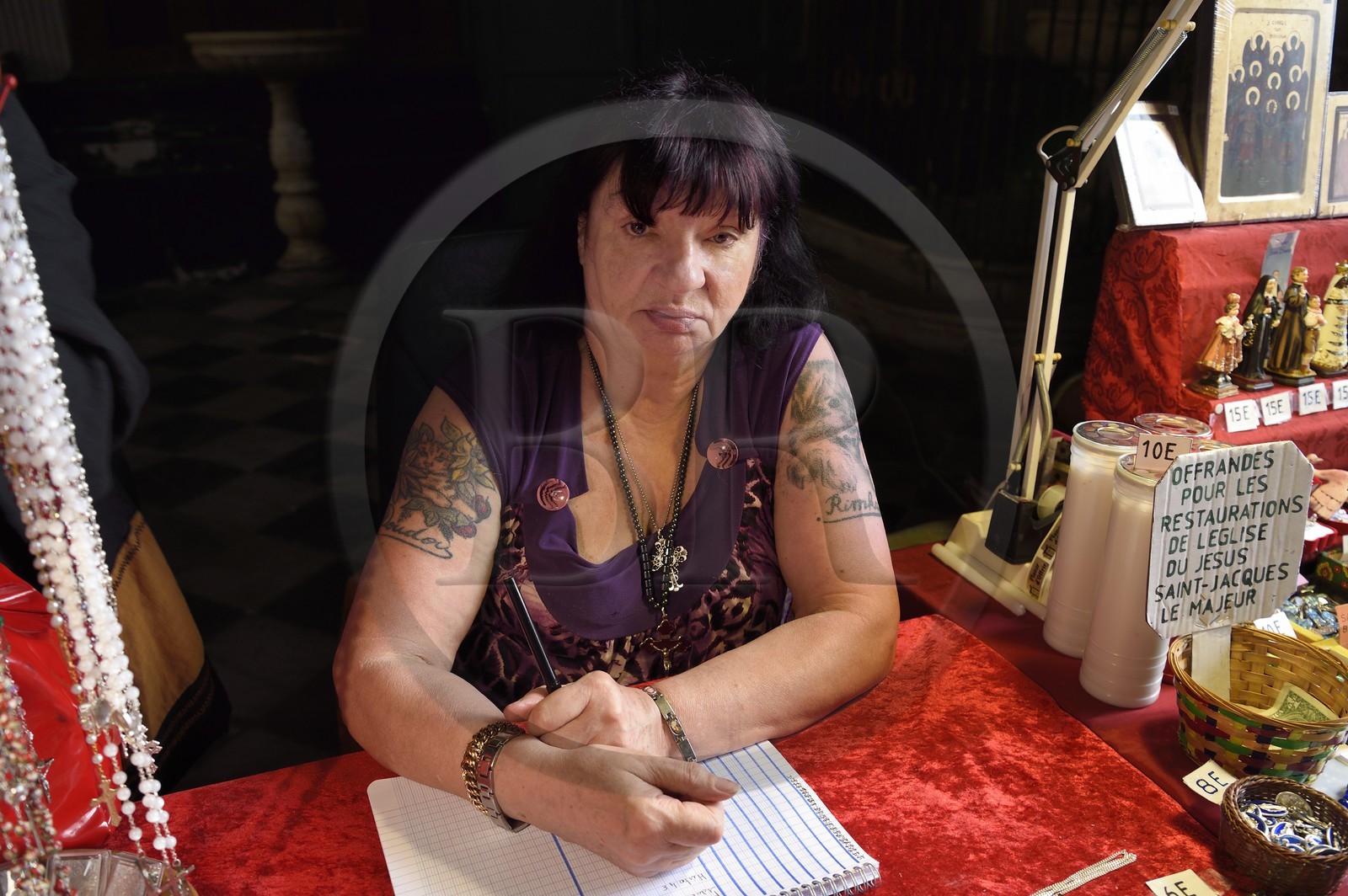 France, Alpes-Maritimes (06), Nice, quartier du Vieux Nice, L'église Saint-Jacques-le-Majeur dite aussi église du Gesù, Catia est une des bénévoles de la paroisse