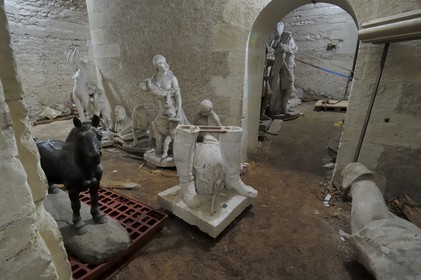 France, Loir-et-Cher (41), vallée de la Loire classée au Patrimoine Mondial de l'UNESCO, château de Blois, réserve des Beaux Arts dans les sous-sol mediévaux