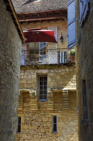 France, Dordogne, Perigord Noir, Dordogne valley, Sarlat la Caneda, medieval old town, houses of the 15th and 16th century, cantilever in a house from the old post office street