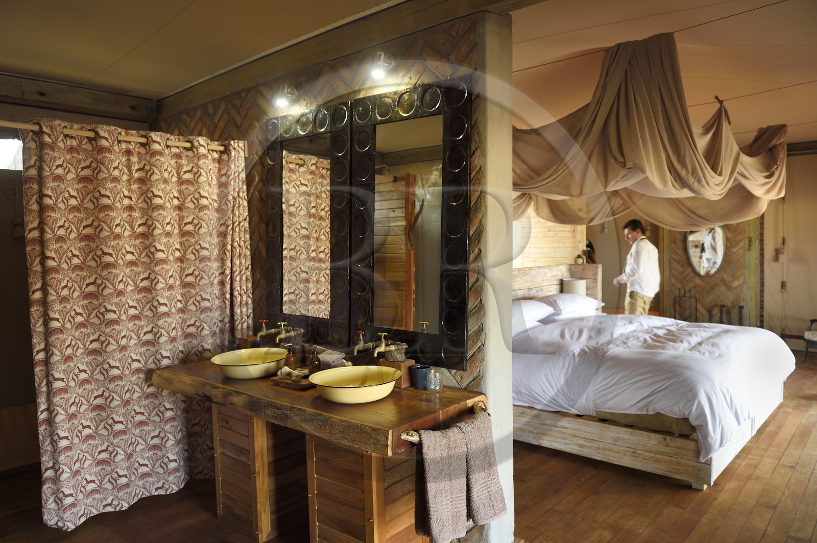 Zimbabwe, Matabeleland North Province, Hwange National Park, Somalisa Camp from African Bush Camps, bathroom in a tent