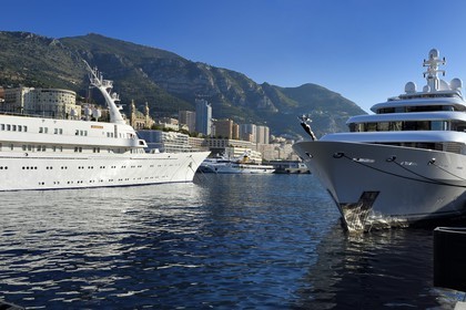Principauté de Monaco, Monaco, yachts amarrés à port Hercule